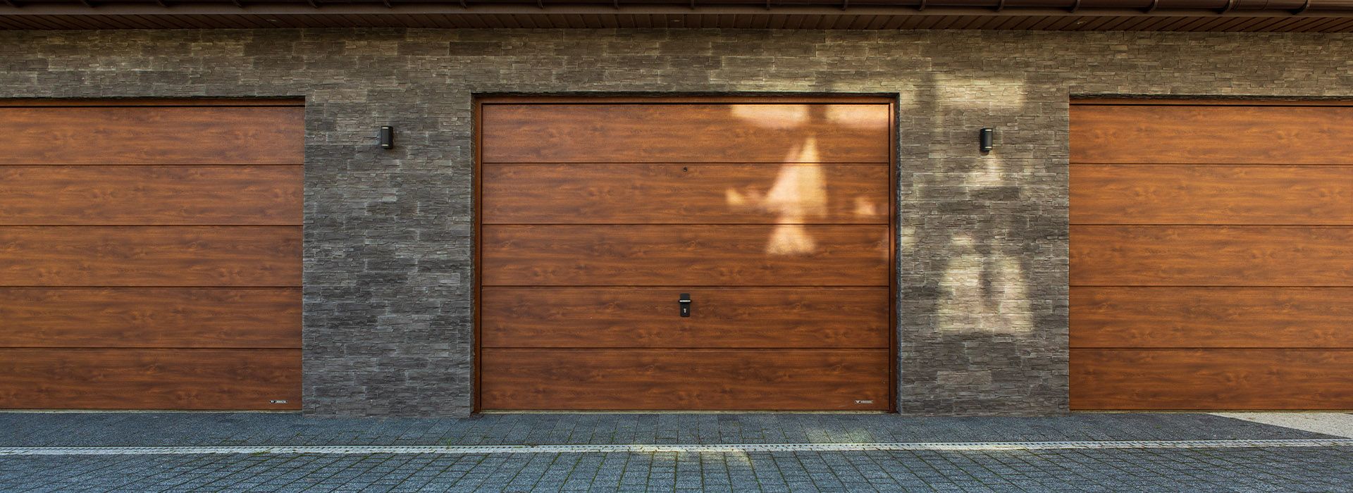 Výklopné garážové brány - Komplexné vybavenie